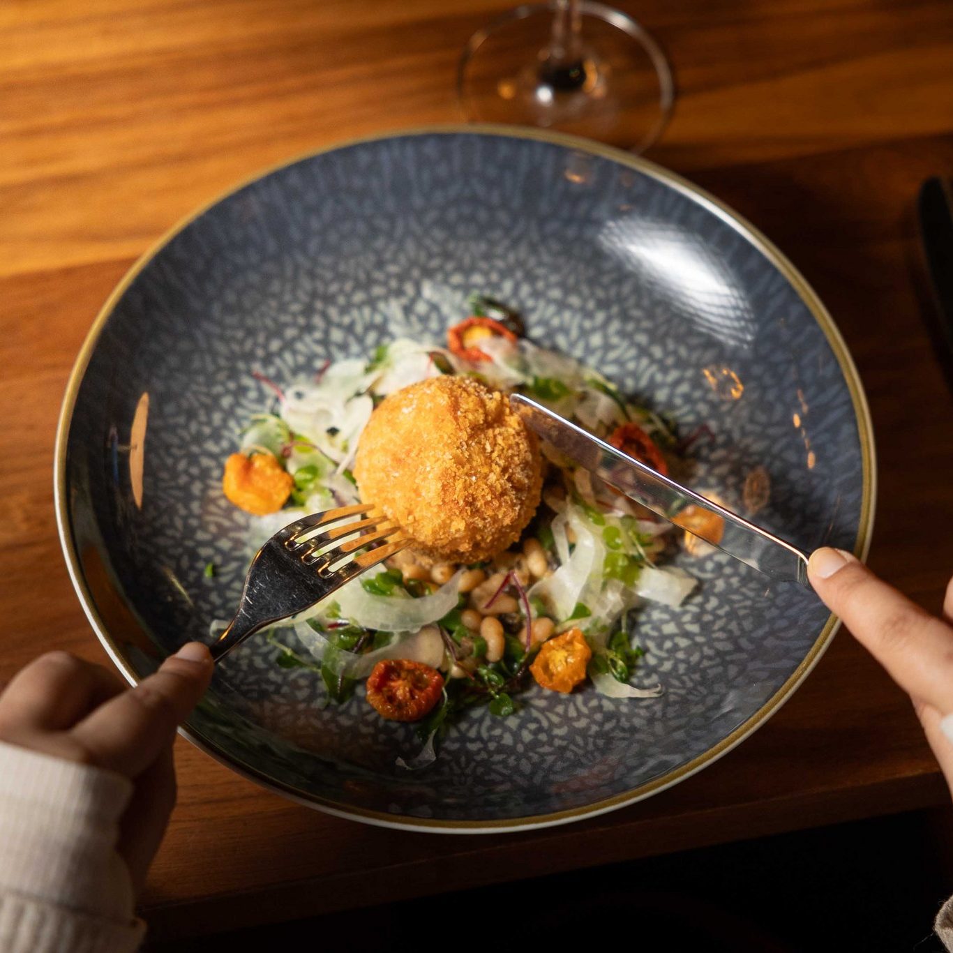 Rakas Ravintola tarjoaa menussaan sesongin parhaita makuja pohjoisesta. | Rovaniemi
